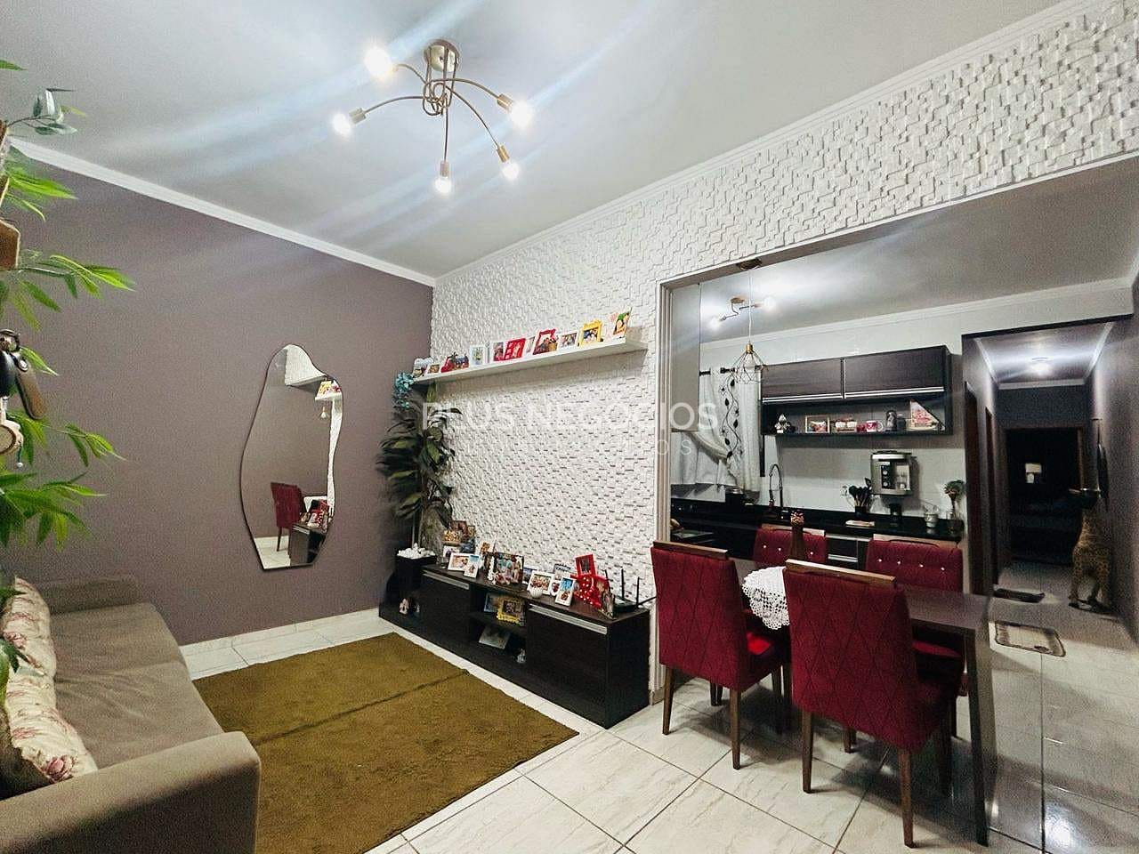 Casa à venda com 2 quartos, 65m² - Foto 1