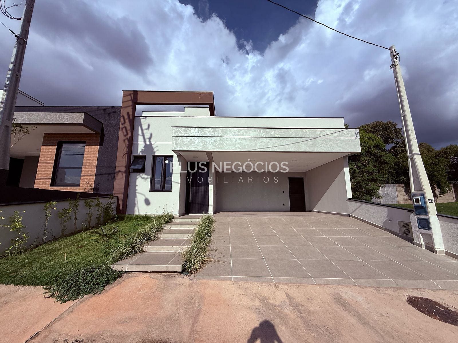 Casa à venda com 3 quartos, 160m² - Foto 1
