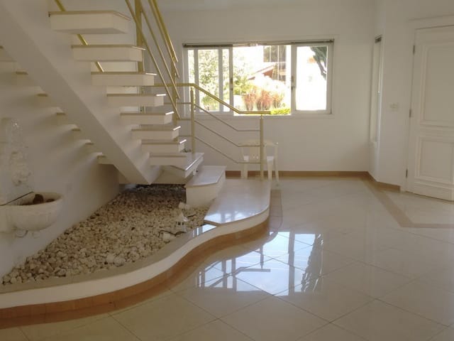 Casa com 600m² 4 quartos e 6 banheiros, à venda ou para alugar, no bairro Alphaville em Santana de Parnaíba