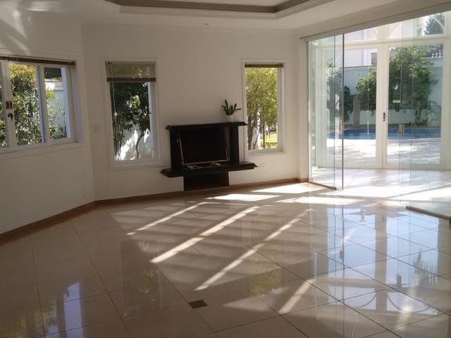Casa com 600m² 4 quartos e 6 banheiros, à venda ou para alugar, no bairro Alphaville em Santana de Parnaíba