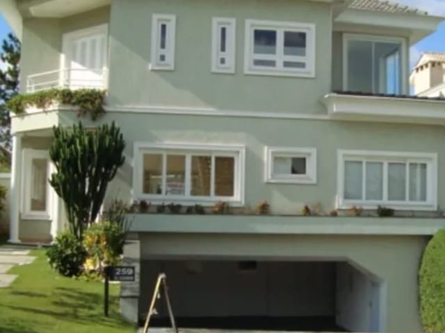 Casa com 600m² 4 quartos e 6 banheiros, à venda ou para alugar, no bairro Alphaville em Santana de Parnaíba