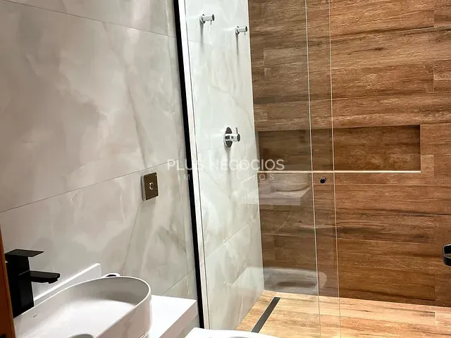 Casa com 250m² 3 quartos e 2 banheiros, à venda, no bairro Chácaras Reunidas São Jorge em Sorocaba