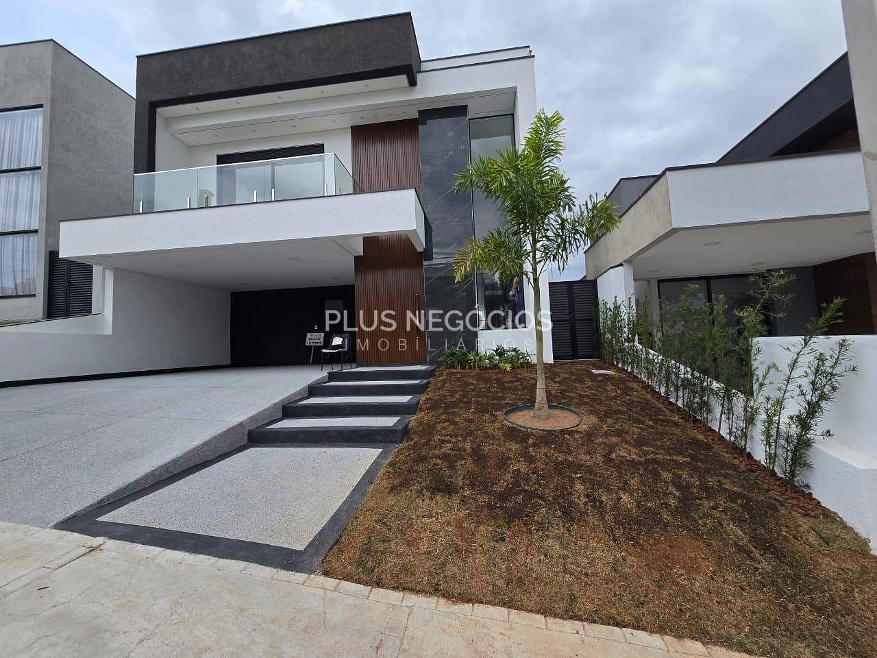Casa à venda com 3 quartos, 310m² - Foto 1