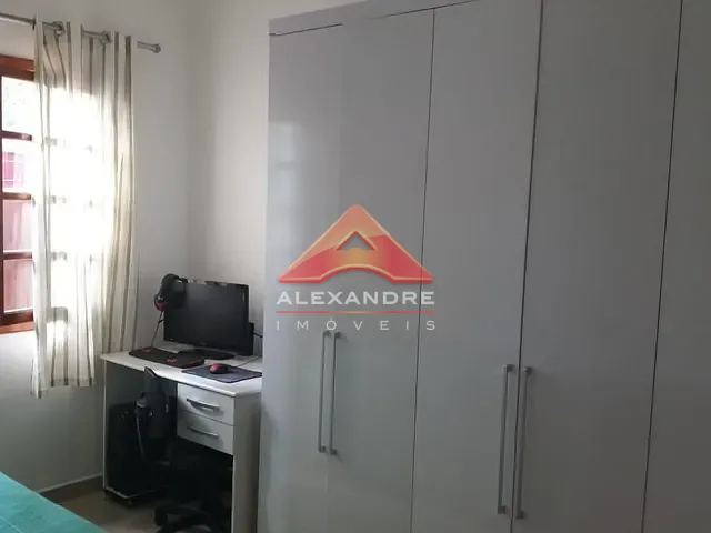 Casa com 250m² 3 quartos e 6 banheiros, à venda, no bairro Jardim Oriente em São José dos Campos