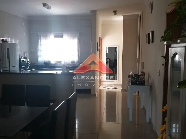 Casa com 250m² 3 quartos e 6 banheiros, à venda, no bairro Jardim Oriente em São José dos Campos