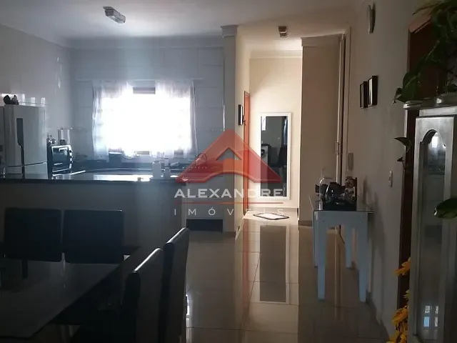Casa com 250m² 3 quartos e 6 banheiros, à venda, no bairro Jardim Oriente em São José dos Campos
