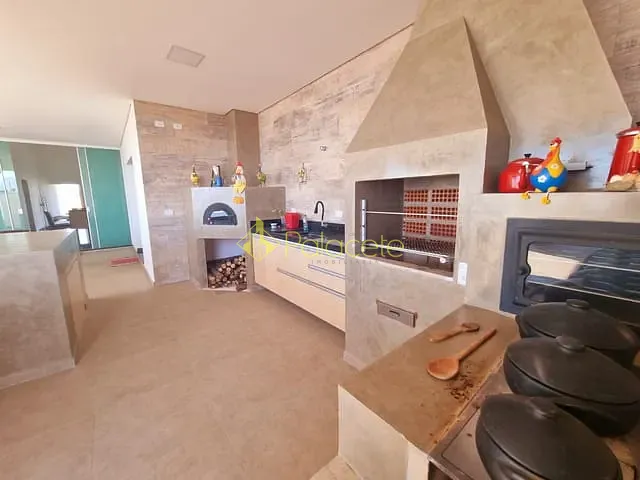 Casa com 1190m² 3 quartos e 2 banheiros, à venda ou para alugar, no bairro Condominio Residencial Colonial Village II em Pindamonhangaba