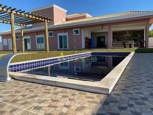 Casa com 1190m² 3 quartos e 2 banheiros, à venda ou para alugar, no bairro Condominio Residencial Colonial Village II em Pindamonhangaba