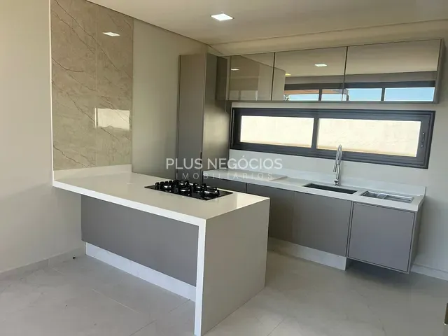 Casa 3 quartos e 4 banheiros, à venda, no bairro Cajuru do Sul em Sorocaba