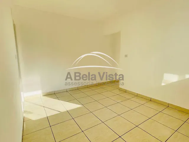Casa 3 quartos e 2 banheiros, para alugar, no bairro Umuarama em Osasco