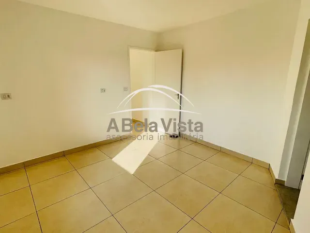 Casa 3 quartos e 2 banheiros, para alugar, no bairro Umuarama em Osasco
