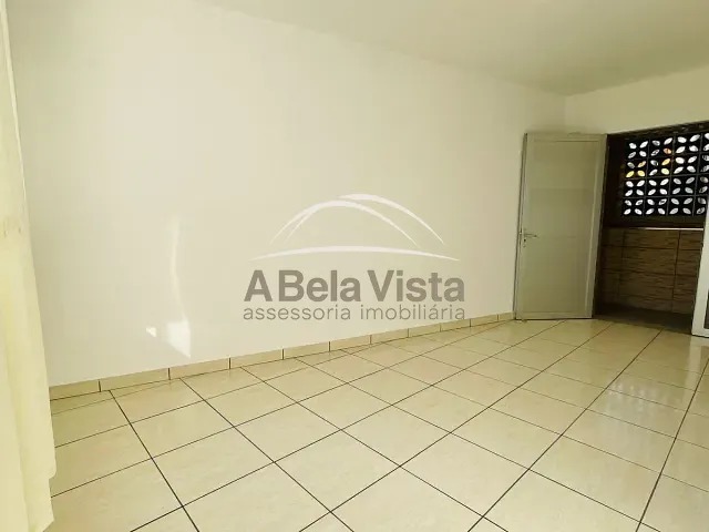 Casa 3 quartos e 2 banheiros, para alugar, no bairro Umuarama em Osasco