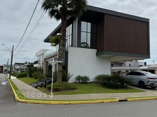 Casa com 452m² 4 quartos e 6 banheiros, à venda, no bairro Santa Regina em Camboriú