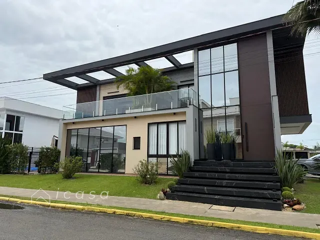 Casa com 452m² 4 quartos e 6 banheiros, à venda, no bairro Santa Regina em Camboriú