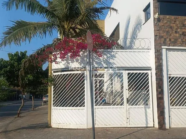 Casa 4 quartos e 3 banheiros, à venda, no bairro Vila Helena em Sorocaba