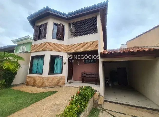 Casa à venda com 3 quartos, 300m² - Foto 1