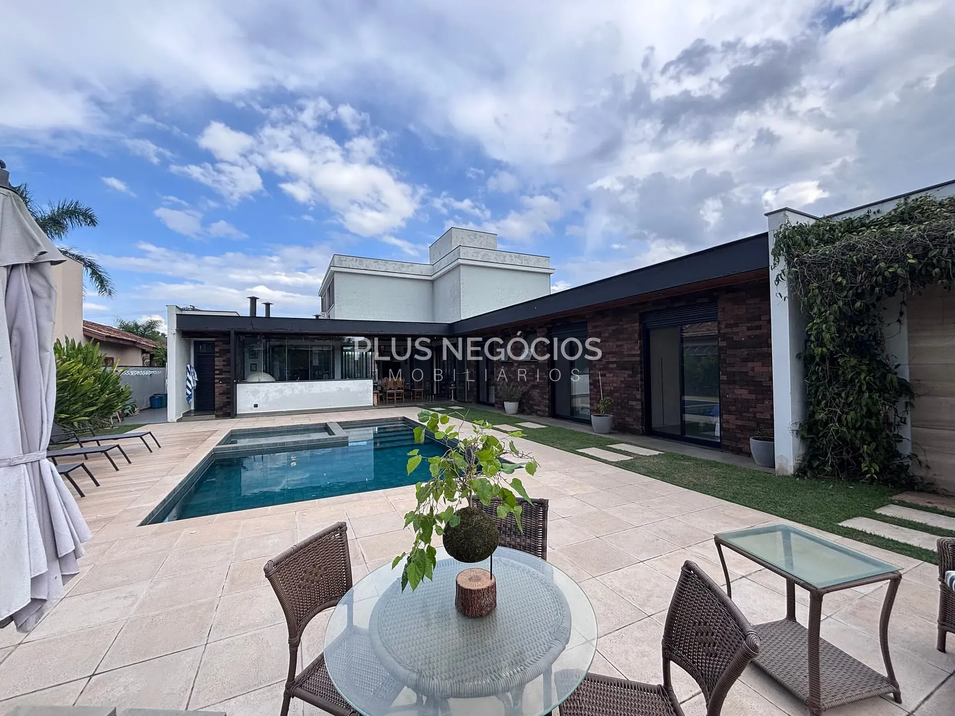 Casa, 4 quartos, 393 m² - Foto 1
