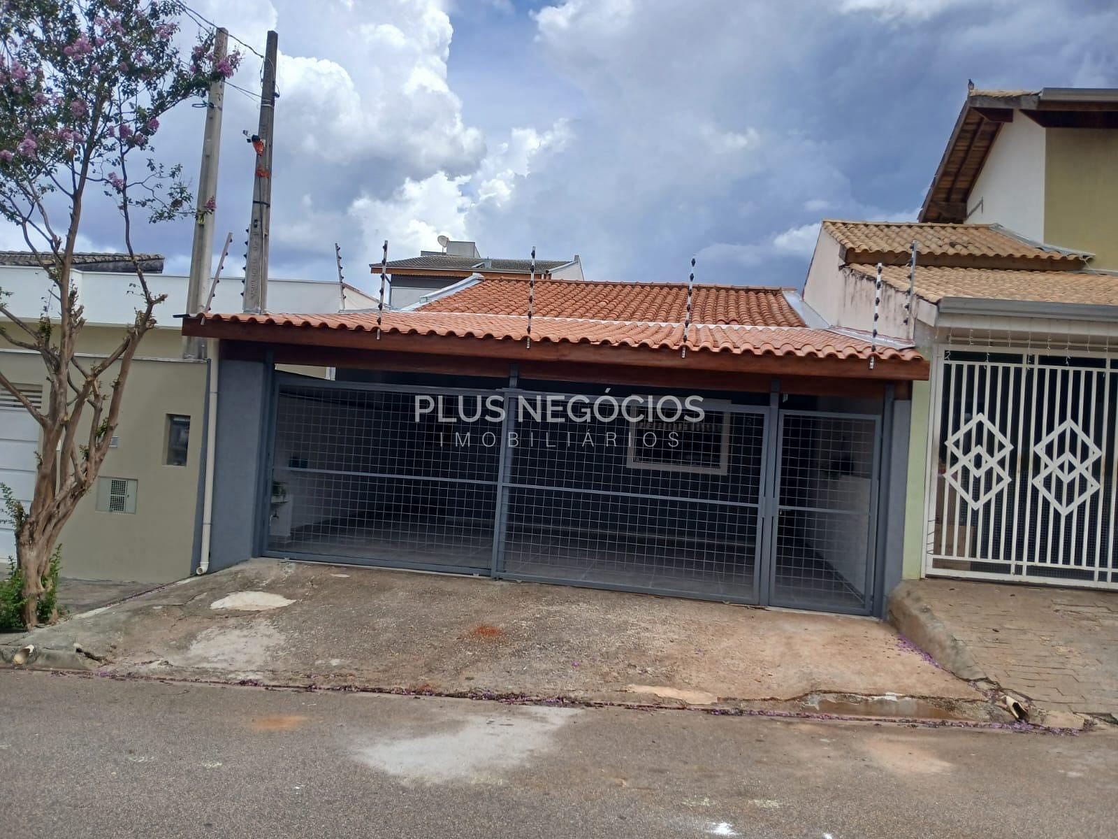 Casa à venda com 3 quartos, 112m² - Foto 1