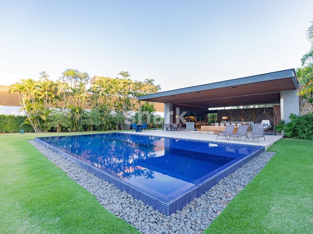 Casa com 2100m² 4 quartos e 6 banheiros, à venda, no bairro Condomínio Terras de São José em Itu