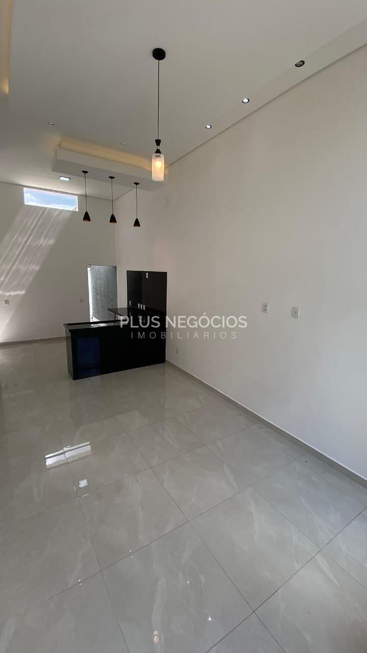 Casa à venda com 3 quartos, 105m² - Foto 2