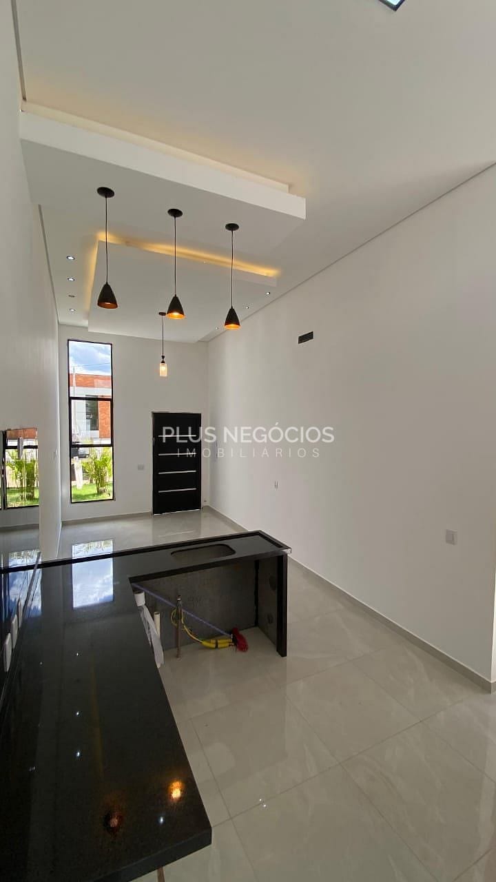 Casa à venda com 3 quartos, 105m² - Foto 1
