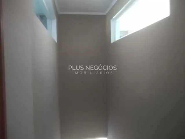 Casa com 200m² 2 quartos e 3 banheiros, à venda, no bairro Itavuvu em Sorocaba