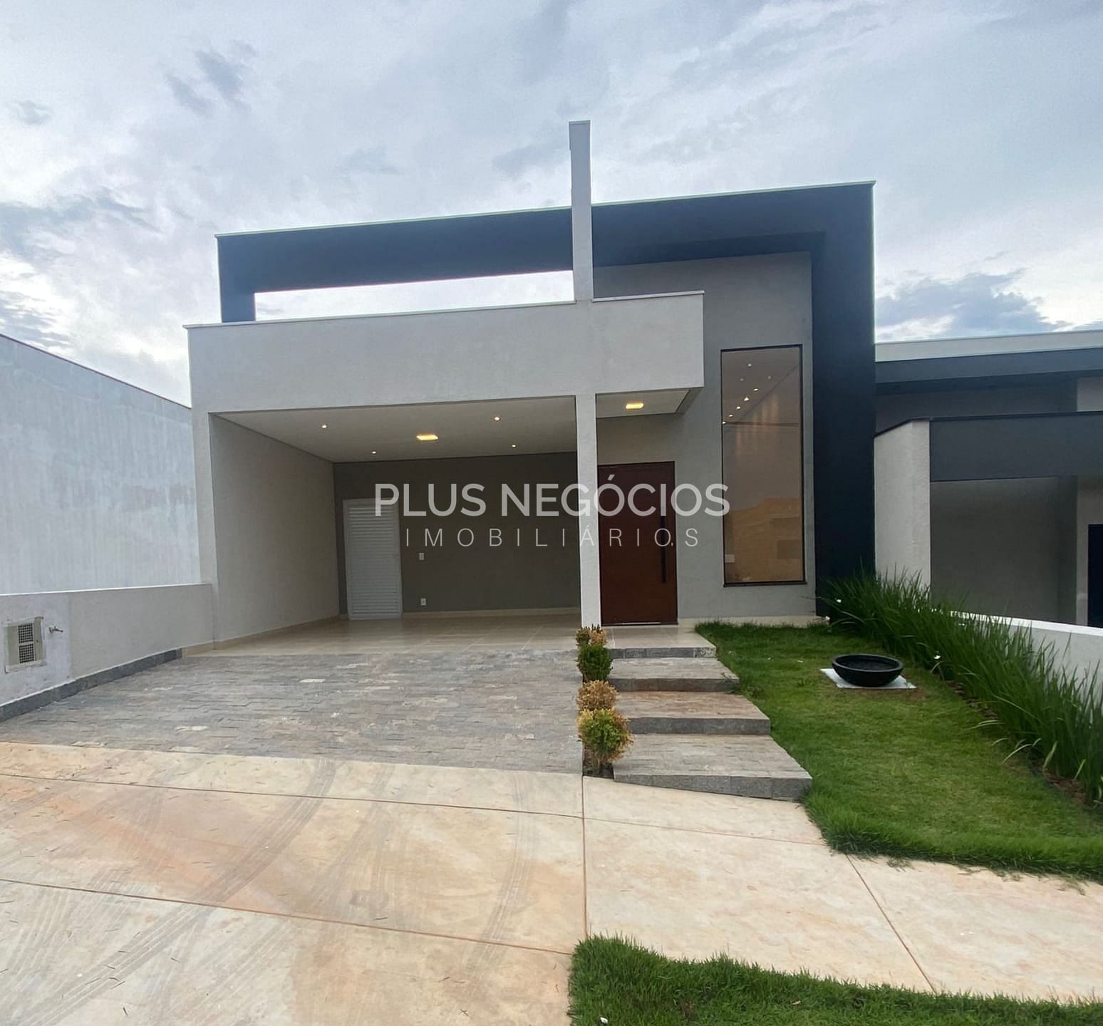 Casa à venda com 3 quartos, 114m² - Foto 1
