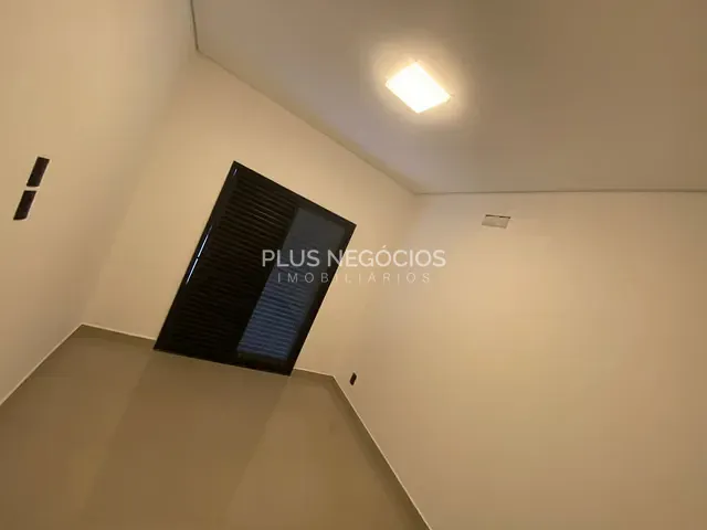 Casa com 220m² 3 quartos e 2 banheiros, à venda, no bairro Wanel Ville em Sorocaba