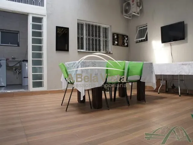 Casa com 254m² 3 quartos e 2 banheiros, à venda, no bairro VL SUIçA em Pindamonhangaba