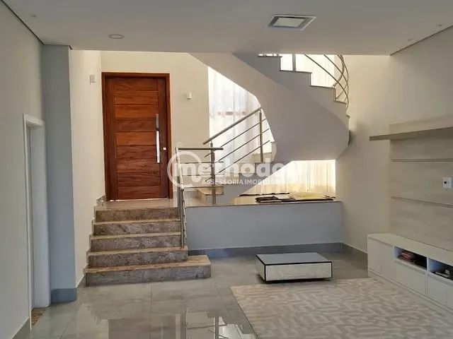 Casa com 300m² 3 quartos e 5 banheiros, à venda, no bairro Pinheiro em Valinhos