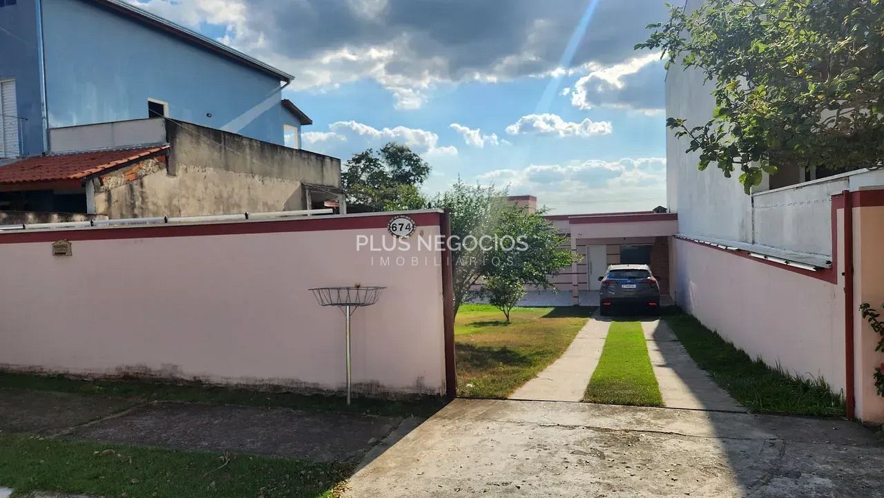 Casa à venda com 2 quartos, 100m² - Foto 1