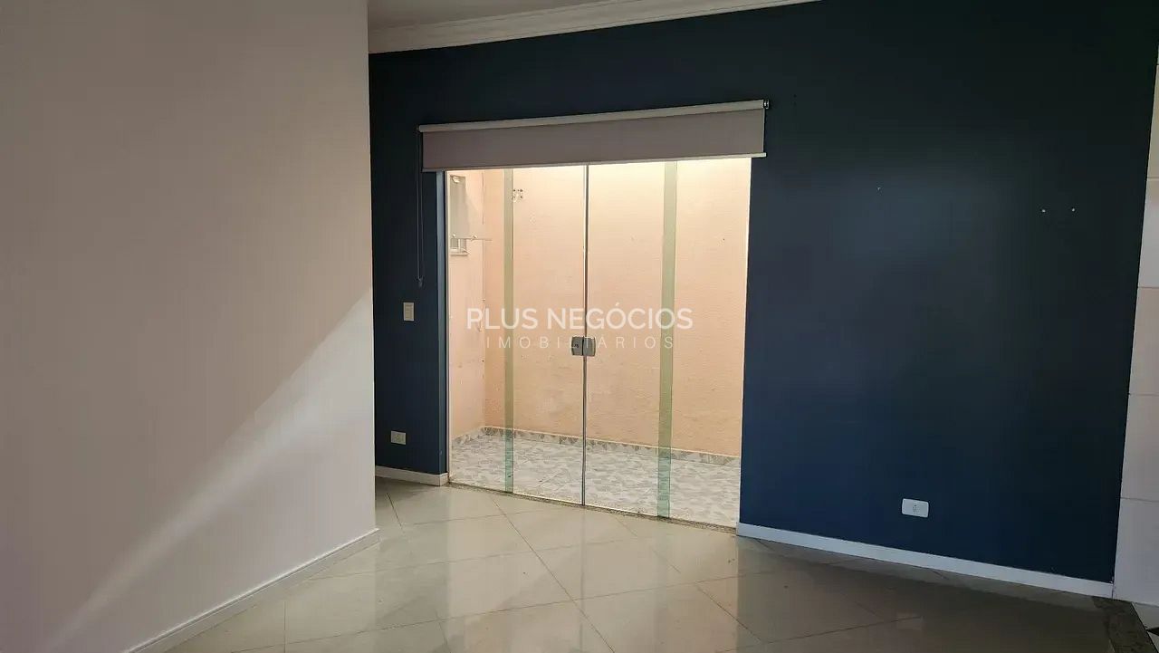 Casa à venda com 2 quartos, 100m² - Foto 2