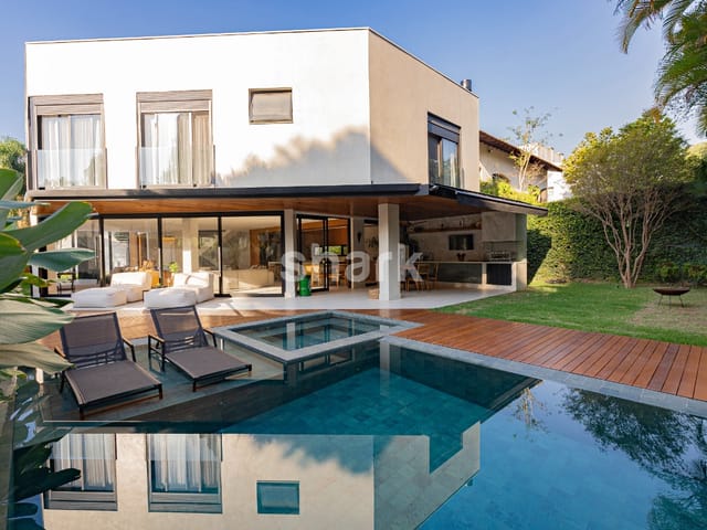Casa com 560m² 4 quartos e 7 banheiros, à venda ou para alugar, no bairro Alphaville Residencial Um em Barueri