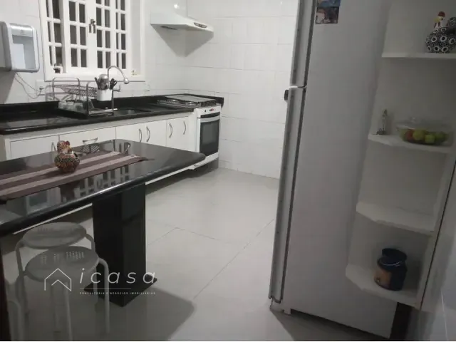 Casa com 252m² 4 quartos e 3 banheiros, à venda, no bairro Urbanova em São José dos Campos