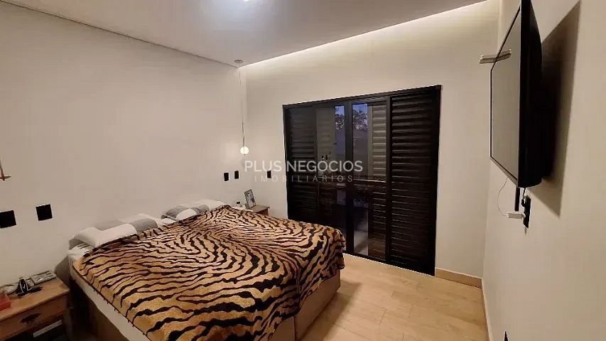 Casa à venda com 3 quartos, 303m² - Foto 4
