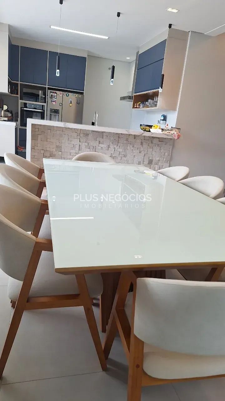 Casa à venda com 3 quartos, 303m² - Foto 5
