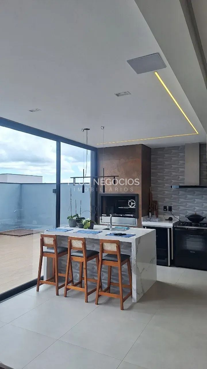 Casa à venda com 3 quartos, 303m² - Foto 3