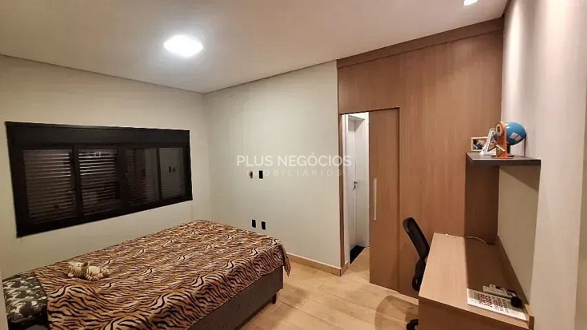Casa à venda com 3 quartos, 303m² - Foto 18