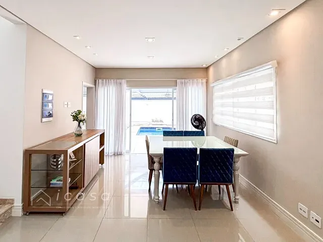 Casa com 252m² 4 quartos e 6 banheiros, à venda, no bairro Urbanova em São José dos Campos