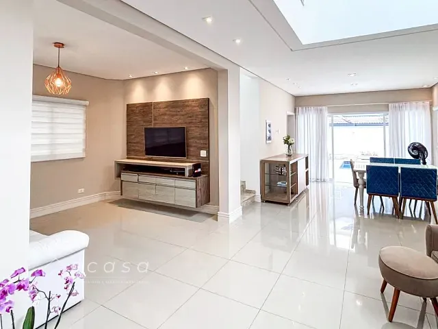 Casa com 252m² 4 quartos e 6 banheiros, à venda, no bairro Urbanova em São José dos Campos