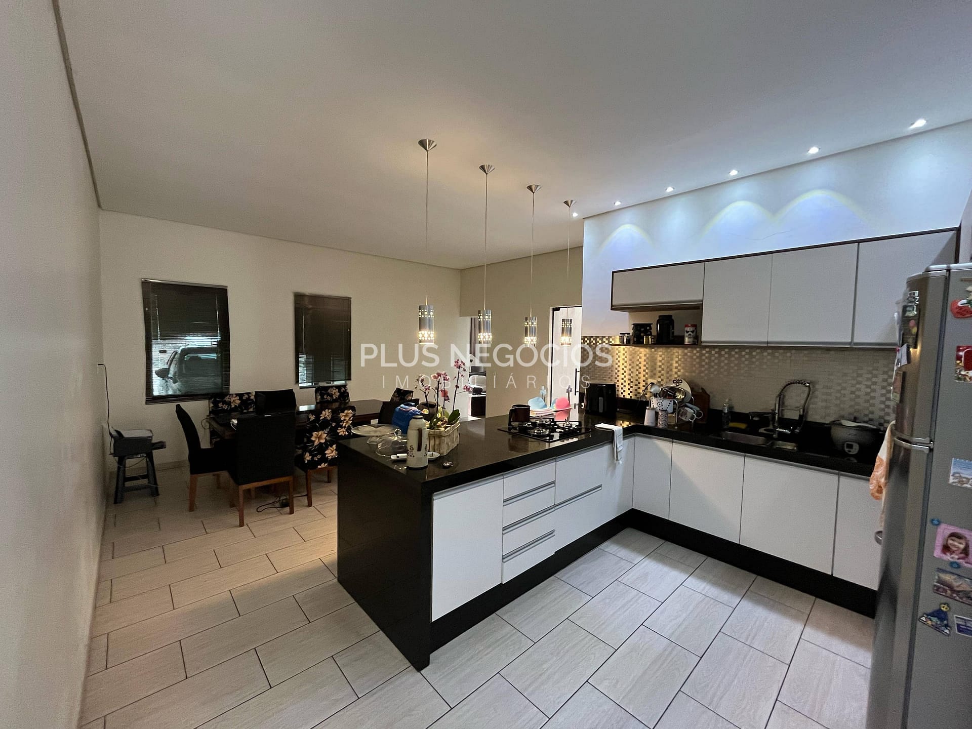 Casa à venda com 3 quartos, 150m² - Foto 1