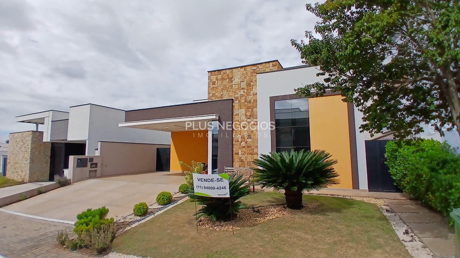 Casa à venda com 4 quartos, 265m² - Foto 2