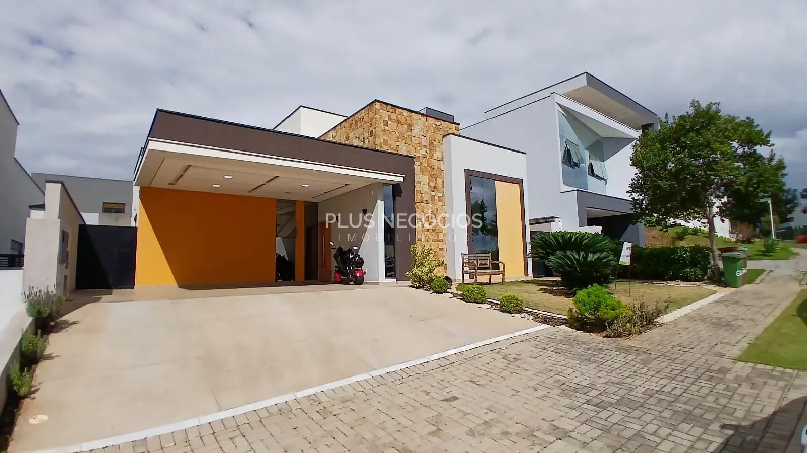 Casa, 4 quartos, 265 m² - Foto 1