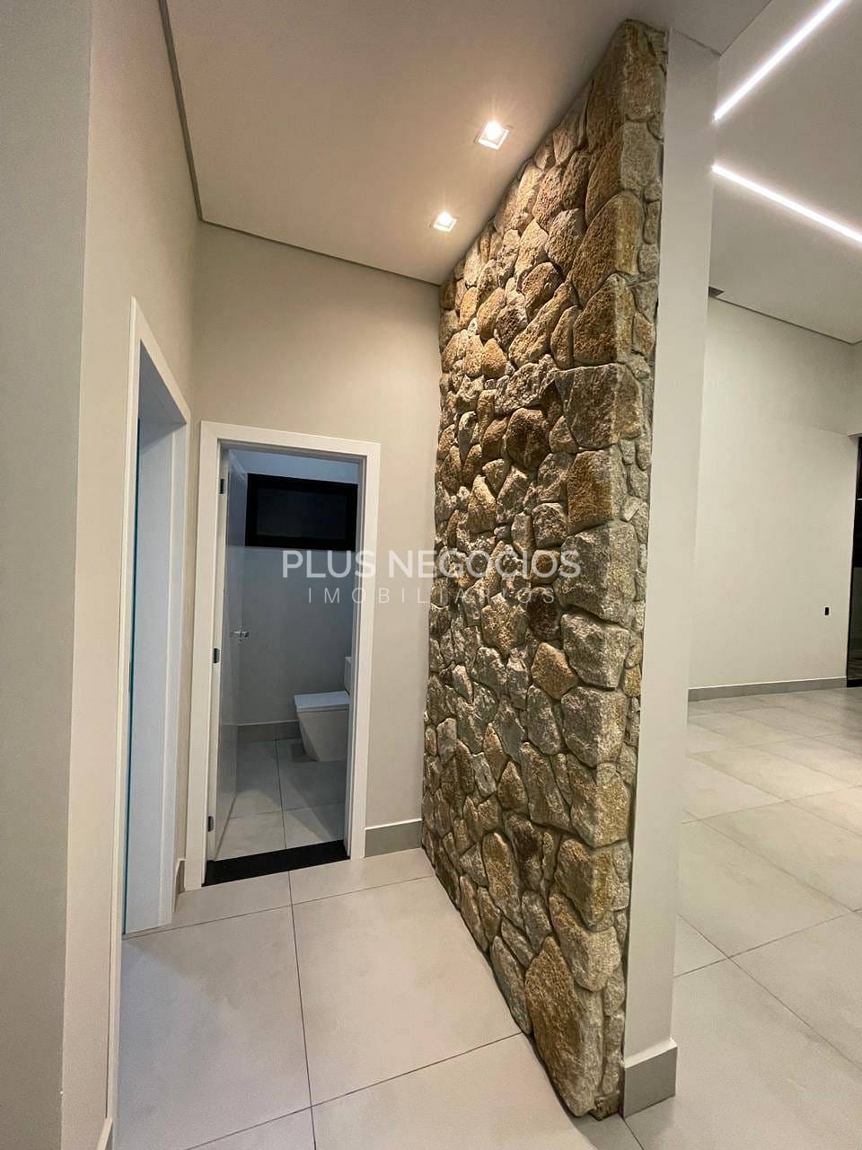 Casa à venda com 3 quartos, 238m² - Foto 3