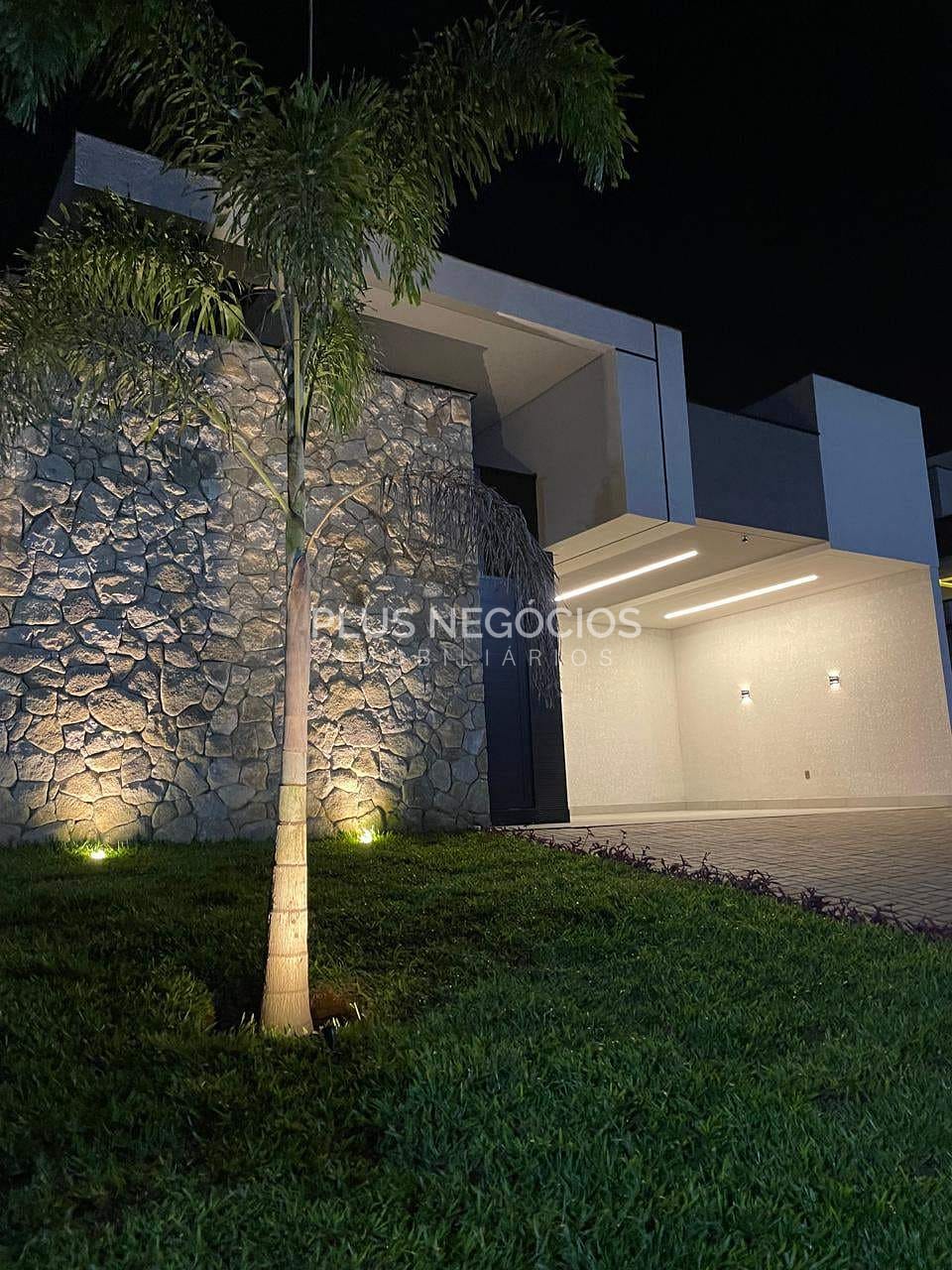 Casa à venda com 3 quartos, 238m² - Foto 2