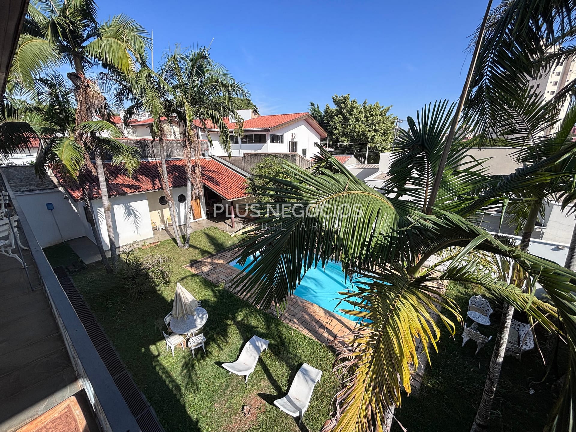 Casa à venda com 4 quartos, 500m² - Foto 1
