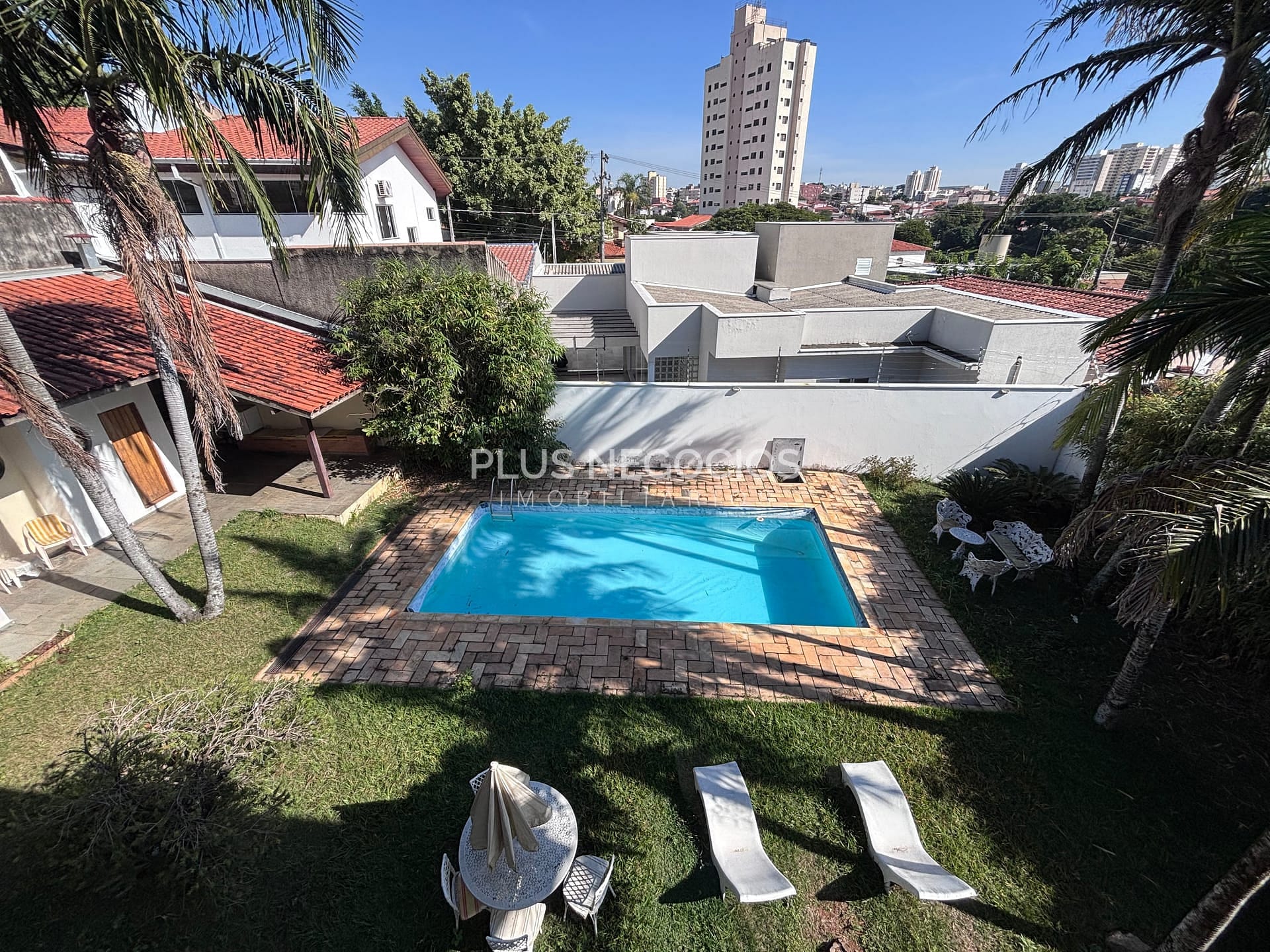Casa à venda com 4 quartos, 500m² - Foto 2