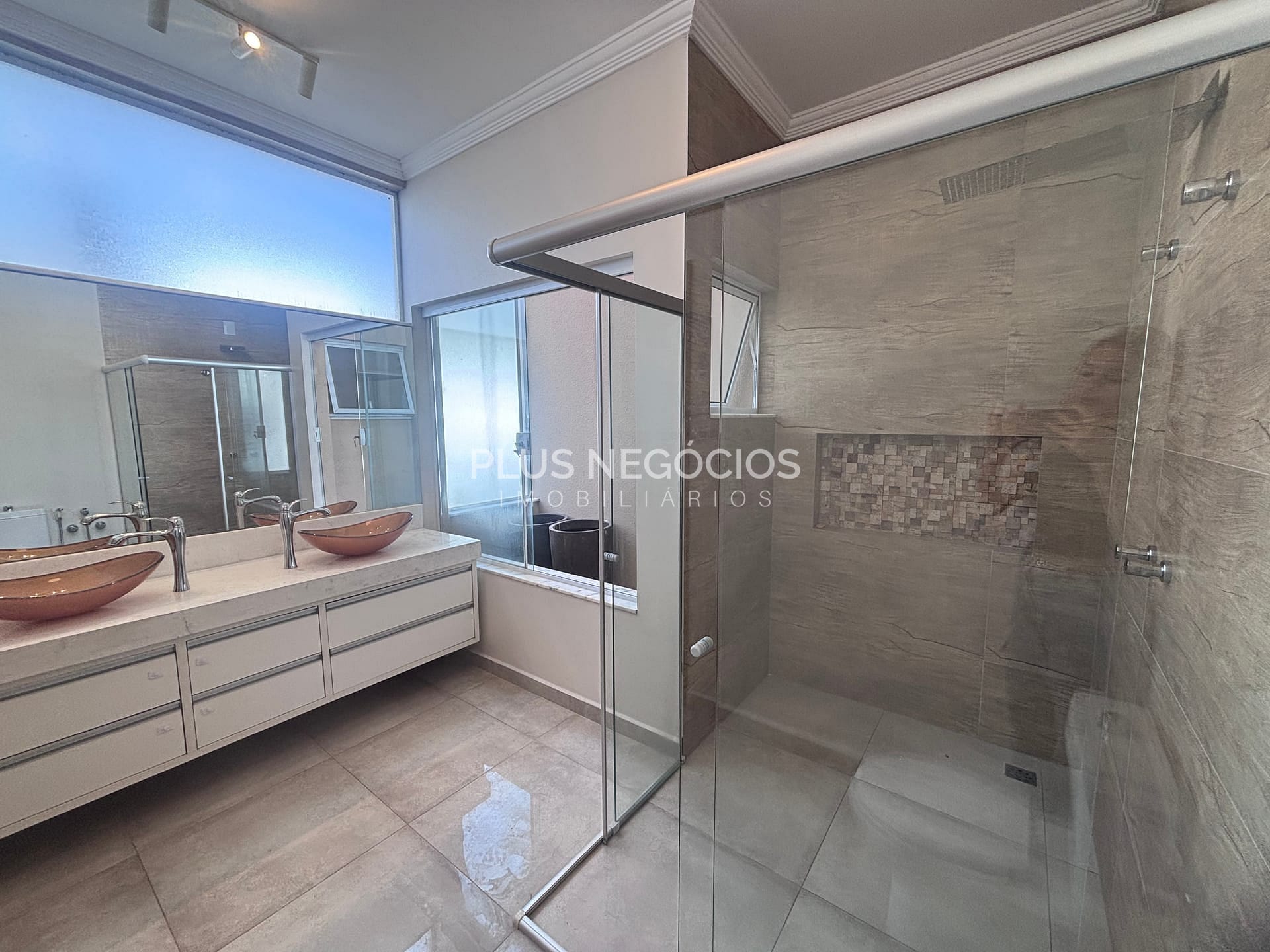 Casa para alugar com 3 quartos, 250m² - Foto 8