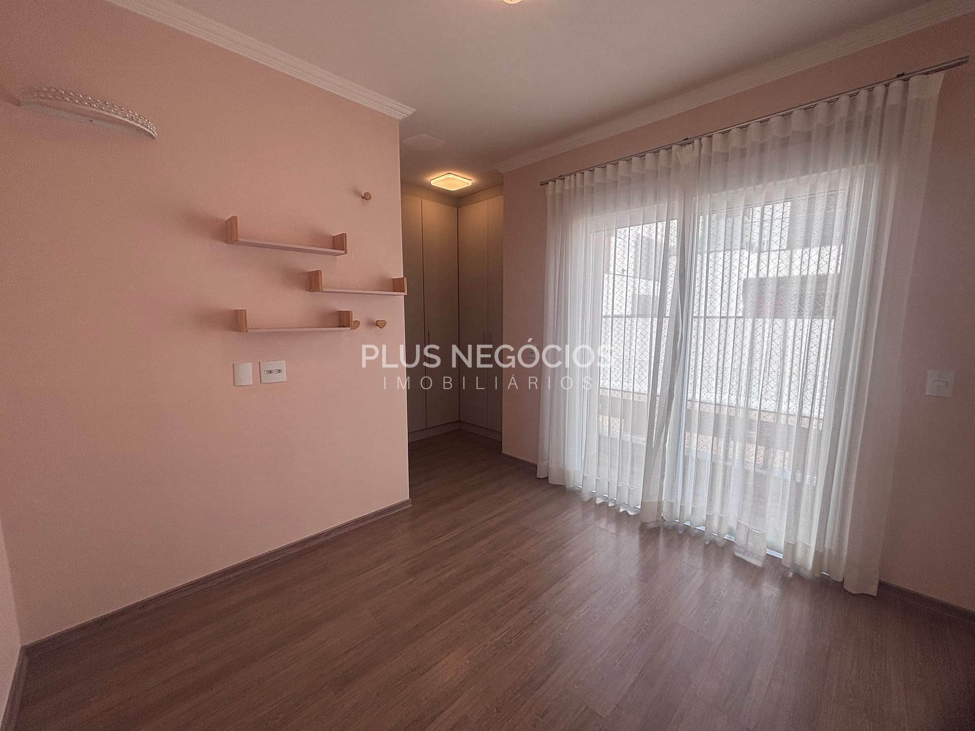 Casa para alugar com 3 quartos, 250m² - Foto 31