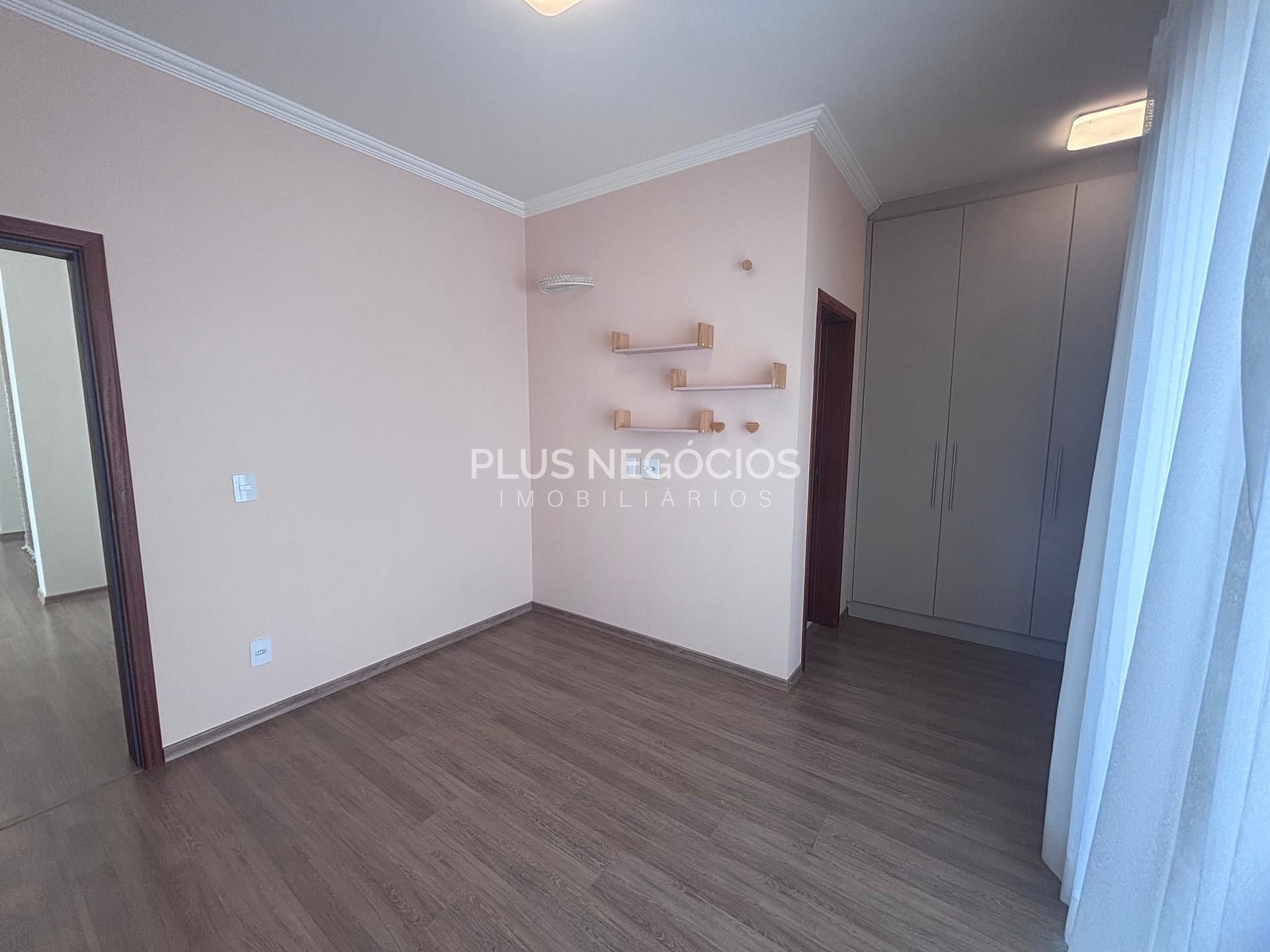 Casa para alugar com 3 quartos, 250m² - Foto 12